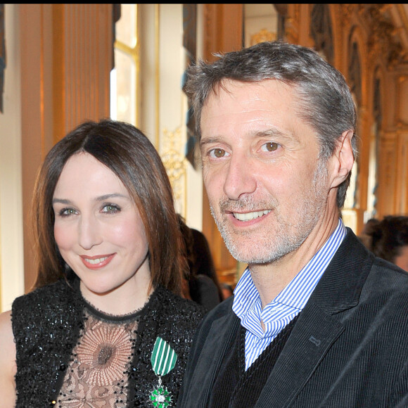 Antoine de Caunes provoque une belle réaction de son ex, Elsa Zylberstein
 
Archives - Elsa Zylberstein et Antoine de Caunes. © Guillaume Gaffiot/Bestimage