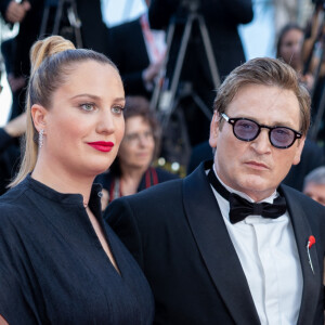 Benoit Magimel a foulé le tapis rouge aux bras de son épouse Margot Pelletier
Margot Pelletier et son mari Benoît Magimel, Tran Nu Yen Khe, Tran Anh Hung - Montée des marches du film " Elémentaire " pour la cérémonie de clôture du 76ème Festival International du Film de Cannes, au Palais des Festivals à Cannes. Le 27 mai 2023 © Olivier Borde / Bestimage 