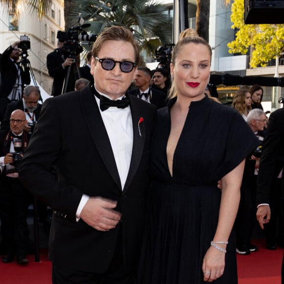 Benoit Magimel était omniprésent sur le tapis rouge cette année
Benoît Magimel et sa femme Margot Pelletier - Montée des marches du film " Elémentaire " pour la cérémonie de clôture du 76ème Festival International du Film de Cannes, au Palais des Festivals à Cannes. © Jacovides-Moreau / Bestimage 