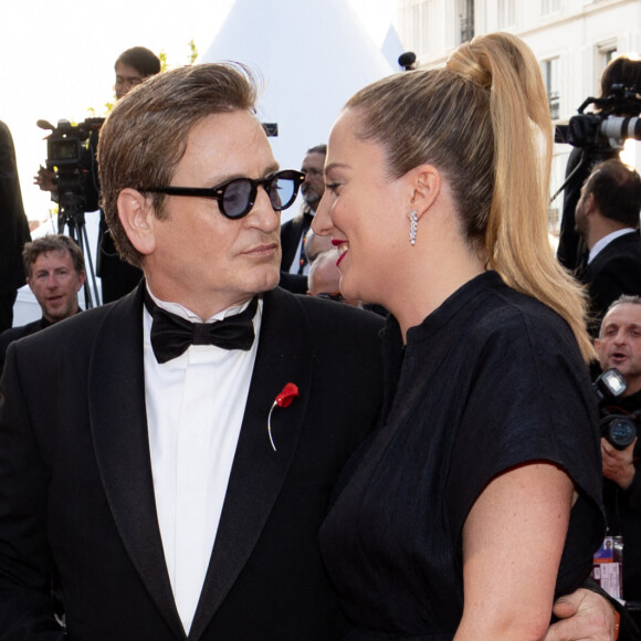 Benoît Magimel et sa femme Margot Pelletier - Montée des marches du film " Elémentaire " pour la cérémonie de clôture du 76ème Festival International du Film de Cannes, au Palais des Festivals à Cannes. Le 27 mai 2023 © Jacovides-Moreau / Bestimage 