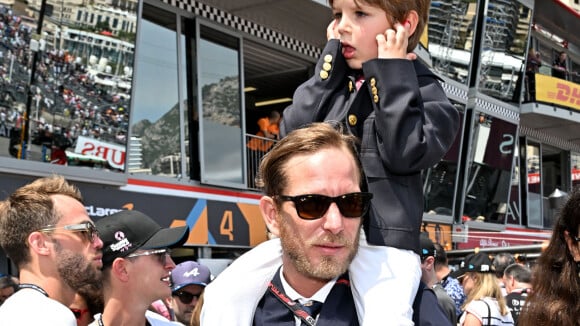 Andrea Casiraghi avec sa femme Tatiana et leurs 3 enfants : le petit Maximilian très chic mais incommodé au GP de Monaco