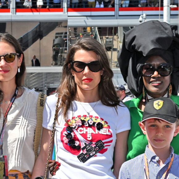 Andrea Casiraghi, sa femme Tatiana Santo Domingo, Charlotte Casiraghi, son fils Raphael Elmaleh, Khadja Nin, son mari Jacky Ickx et Sacha Casiraghi, - La famille princière de Monaco assiste aux séances d'essais qualificatives du 80ème Grand Prix de Monaco de Formule 1 à Monaco le 27 mai 2023. © Bruno Bebert/Bestimage 