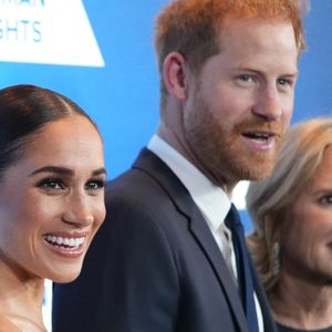 Meghan Markle le délaisserait de plus en plus, selon l'écrivaine Angela Levin.
Le Prince Harry et Meghan Markle à New York