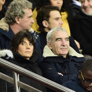 Estelle Denis et son compagnon Raymond Domenech dans les tribunes lors du match de quart de finale de la Coupe de Ligue opposant le Paris Saint-Germain à l'AS Saint-Etienne au Parc des Princes à Paris, France, le 8 janvier 2020. le PSG a gagné 6-1. © Jean-Baptiste Autissier/Panoramic/Bestimage