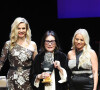 Infatigable artiste qu'on pouvait récemment voir à Monaco, elle est en rémission d'un cancer du pancréas
Nana Mouskouri avec son prix de la meilleure chanteuse au monde et Ioanna Efthimiou, Présidente & Fondatrice de Monaco Gala & Awards - Cérémonie des « Maria Callas » Awards à l'Opéra de Monte-Carlo avec I.Efthimiou, Présidente & Fondatrice du Monaco Gala & Awards. © Claudia Albuquerque / Bestimage