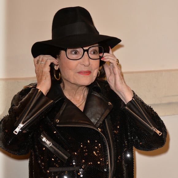 Nana Mouskouri a révélé pour la première fois avoir été frappée par un cancer 
Nana Mouskouri lors du photocall du dernier défilé de mode Haute-Couture printemps-été "Jean-Paul Gaultier" au théâtre du Châtelet à Paris © Veeren-Clovis/Bestimage