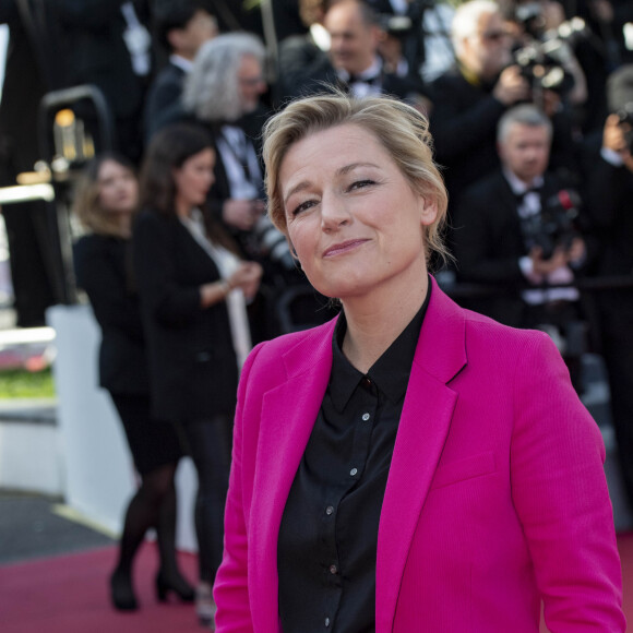 Anne-Elisabeth Lemoine lors de la montée des marches de la cérémonie de clôture du 72ème Festival International du Film de Cannes, le 25 mai 2019.