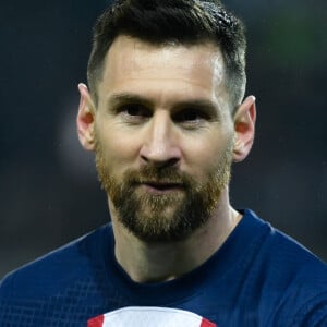 Attitude de Lionel Leo Messi ( 30 - PSG ) - - Match de championnat de Ligue 1 Uber Eats opposant le Paris Saint-Germain (PSG) à l'Olympique Lyonnais (0-1) au Parc des Princes à Paris le 2 avril 2023.
