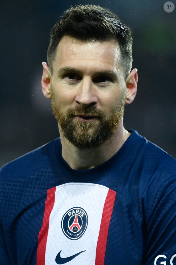 Attitude de Lionel Leo Messi ( 30 - PSG ) - - Match de championnat de Ligue 1 Uber Eats opposant le Paris Saint-Germain (PSG) à l'Olympique Lyonnais (0-1) au Parc des Princes à Paris le 2 avril 2023.