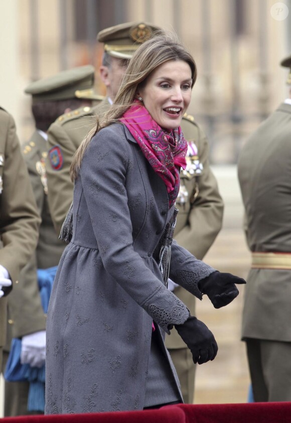 La princesse Letizia lors d'une cérémonie militaire en Espagne. Le 29 février 2010.