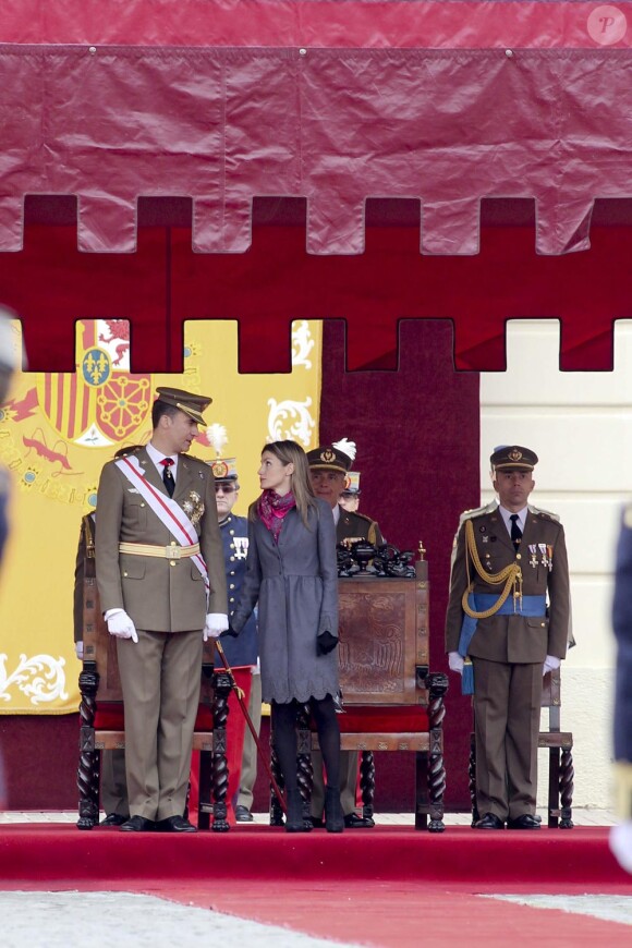 La princesse Letizia lors d'une cérémonie militaire en Espagne. Le 29 février 2010.