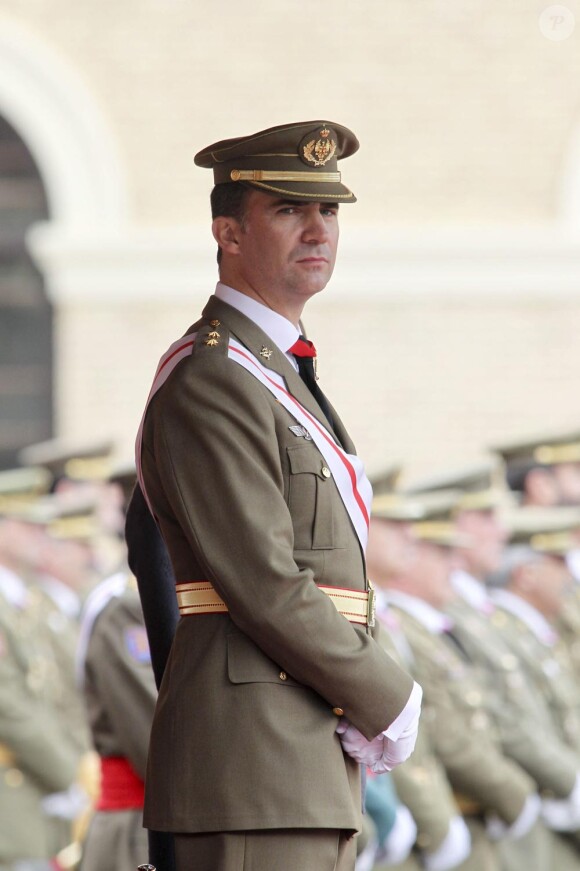 La prince Felipe lors d'une cérémonie militaire en Espagne. Le 29 février 2010.