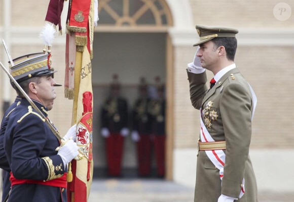 La prince Felipe lors d'une cérémonie militaire en Espagne. Le 29 février 2010.