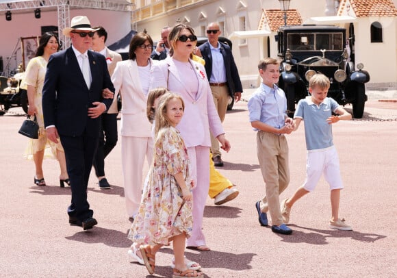 La princesse Gabriella de Monaco, comtesse de Carladès, Camille Gottlieb, Le prince Albert II de Monaco, La princesse Stéphanie de Monaco, Le prince Jacques de Monaco, marquis des Baux, et Pauline Ducruet - "Le rocher en fête" la principauté de Monaco fête le centenaire du prince Rainier III à Monaco, le 31 mai 2023. © Jean-Charles Vinaj/Pool Monaco/Bestimage 