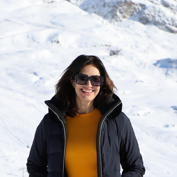 Hélèna Noguerra - Photocall de l'équipe du film "BDE" dans le cadre du 26ème Festival de l'Alpe d'Huez le 21 janvier 2023. © Dominique Jacovides/Bestimage 