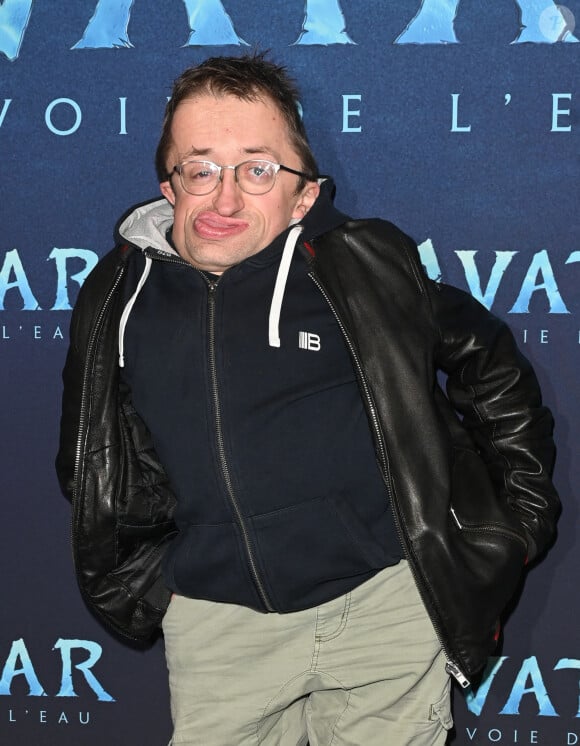 Le comédien était atteint de la maladie des os de verre.
Guillaume Bats à la première du film "Avatar: La Voie de l'Eau" au cinéma Le Grand Rex à Paris, le 13 décembre 2022. © Guirec Coadic/Bestimage