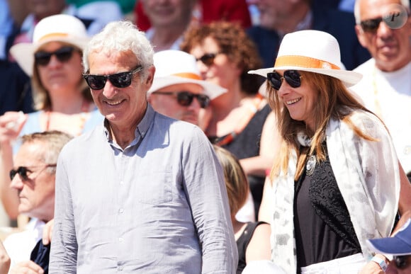 Il est apparu avec une femme
Raymond Domenech en tribunes lors des Internationaux de France de tennis de Roland Garros 2023 à Paris, France, le 2 juin 2023. © Moreau-Jacovides/Bestimage 