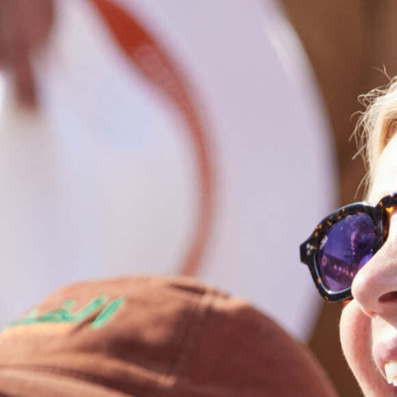 Michèle Laroque et sa fille Oriane Deschamps en tribunes lors des Internationaux de France de tennis de Roland Garros 2023, à Paris, France, le 5 juin 2023. © Cyril Moreau/Bestimage 