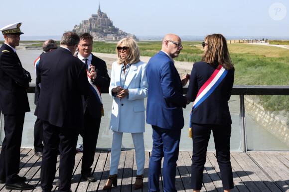 Emmanuel et Brigitte Macron se rendent au Mont Saint-Michel, le 5 juin 2023, à l'occasion de la célébration du millénaire de l'église abbatiale. © Stéphane Lemouton / Bestimage