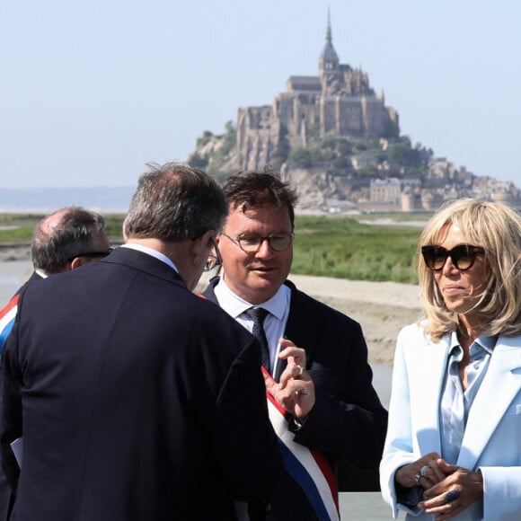 Emmanuel et Brigitte Macron se rendent au Mont Saint-Michel, le 5 juin 2023, à l'occasion de la célébration du millénaire de l'église abbatiale. © Stéphane Lemouton / Bestimage