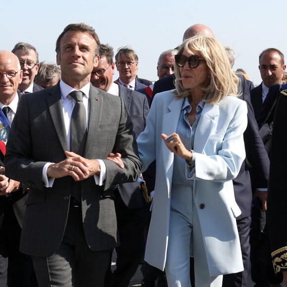 Emmanuel et Brigitte Macron se rendent au Mont Saint-Michel, le 5 juin 2023, à l'occasion de la célébration du millénaire de l'église abbatiale. © Stéphane Lemouton / Bestimage