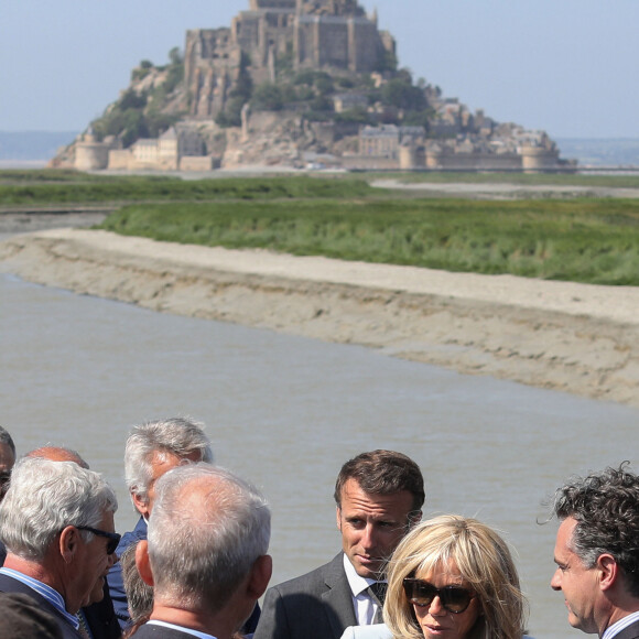 Emmanuel et Brigitte Macron se rendent au Mont Saint-Michel, le 5 juin 2023, à l'occasion de la célébration du millénaire de l'église abbatiale. © Stéphane Lemouton / Bestimage