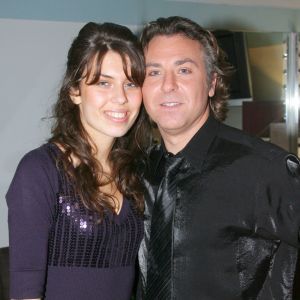 A savoir le décès de sa première femme Florence, avec qui il était marié et avait une fille.
Roberto Alagna et sa fille Ornella en 2009 à l'Olympia