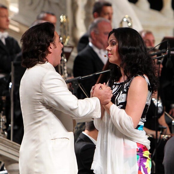 Exclusif - Roberto Alagna et sa compagne la soprano Aleksandra Kurzak lors du concert d'été Summer Dream au profit de la Fondation du prince Albert II de Monaco en faveur de l'environnement, le 9 août 2014 en principauté, dans la cour du palais princier.