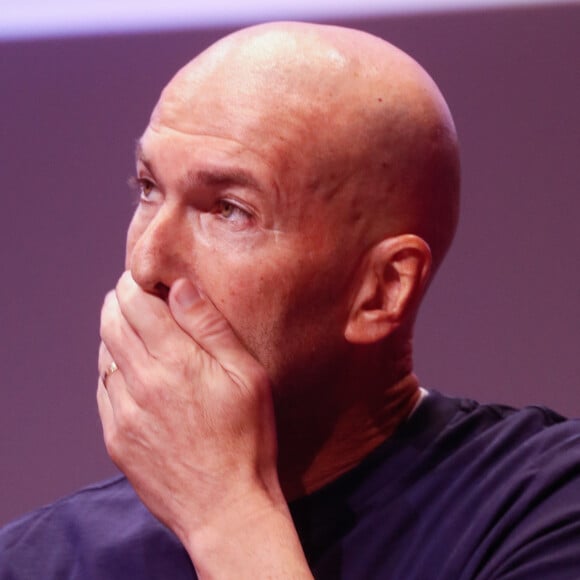 Zinédine Zidane - Cérémonie de remise des prix des Ambassadeurs ELA et lancement de la nouvelle campagne "Mets tes baskets et bats la maladie" à la Cité des Sciences et de l'Industrie à Paris. Le 7 juin 2023 © Christophe Clovis / Bestimage