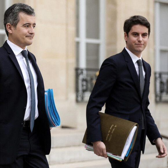 Gérald Darmanin, ministre de l'Intérieur et Gabriel Attal, Porte-parole du Gouvernement à la sortie du conseil des ministres, au palais de l'Elysée, Paris, France, le 16 mars 2022. © Stéphane Lemouton/Bestimage 