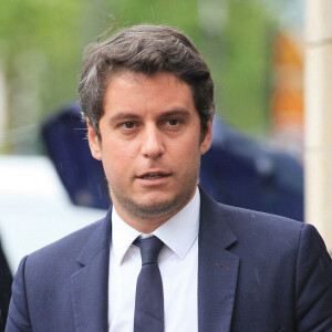 Ancien porte-parole du gouvernement, Gabriel Attal a été nommé Ministre délégué chargé des Comptes publics.
Exclusif - Gabriel Attal, ministre de l'action et des comptes publics, quitte les studios de la radio RTL à Paris le 9 mai 2023. © Jonathan Rebboah / Panoramic / Bestimage