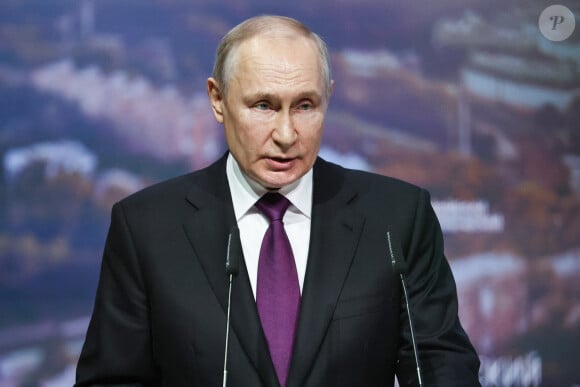 C'est le cas de Zhanna Shamalova qui a épousé l'ex-gendre de Vladimir Poutine.
Le président russe Vladimir Poutine assiste à une session plénière du 2ème Forum économique eurasien à Moscou, Russie, le 24 mai 2023. © Mikhail Tereshchenko/Tass/Bestimage 