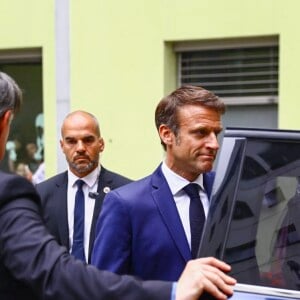 Le président de la République, Emmanuel Macron et sa femme la Première Dame Brigitte Macron à la sortie du CHU de Grenoble, France, le 9 juin 2023, après la rencontre des familles et des victimes de l'attaque de Annecy. © Benoit Lagneux/Pool/Bestimage 