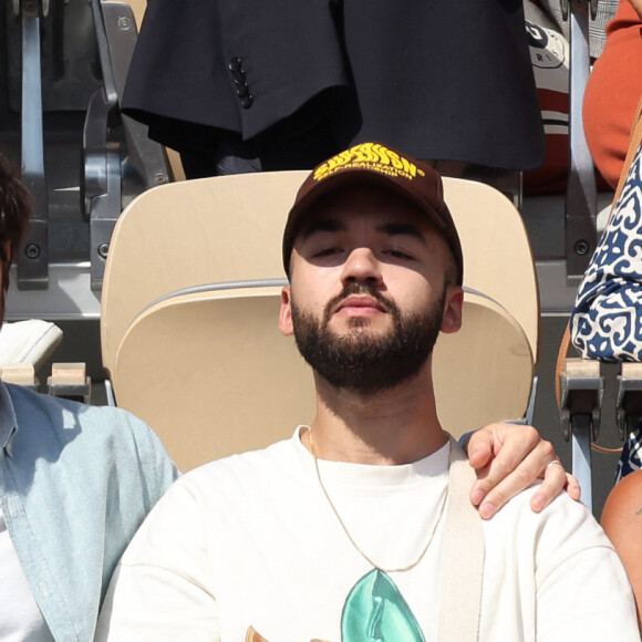 Amel Bent a retrouvé certains de ses copains de "The Voice"
Vianney, Oli, Amel Bent dans les tribunes de Roland-Garros le 10 juin 2023. Photo by Nasser Berzane/ABACAPRESS.COM