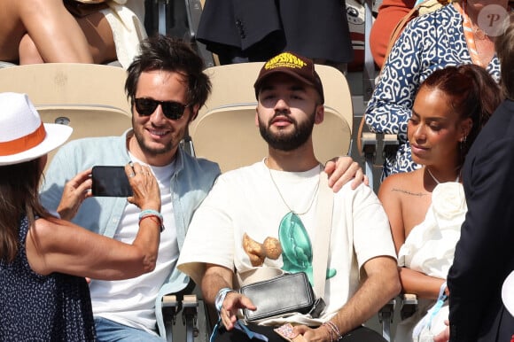 Vianney, Oli, Amel Bent dans les tribunes de Roland-Garros le 10 juin 2023. Photo by Nasser Berzane/ABACAPRESS.COM