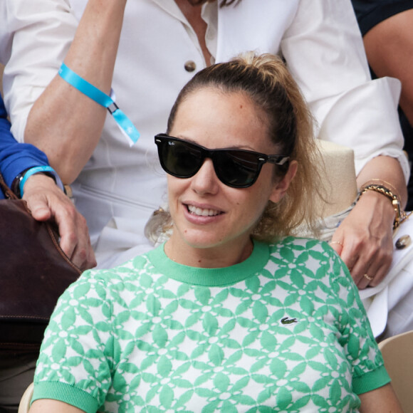 Impossible de passer à côté de son ventre très rond !
Pio Marmaï et sa compagne Charlotte Ranson (enceinte) - Tribunes des Internationaux de France de tennis de Roland Garros 2023 à Paris le 11 juin 2023. © Jacovides-Moreau/Bestimage