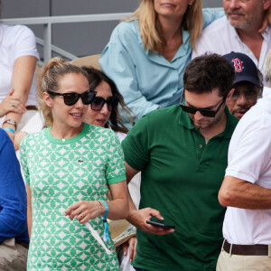 Pio Marmaï et sa compagne Charlotte Ranson (enceinte) - Tribunes des Internationaux de France de tennis de Roland Garros 2023 à Paris le 11 juin 2023. © Jacovides-Moreau/Bestimage