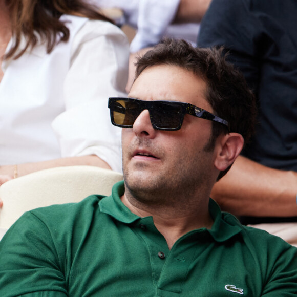 Pio Marmaï et sa compagne Charlotte Ranson (enceinte) - Tribunes des Internationaux de France de tennis de Roland Garros 2023 à Paris le 11 juin 2023. © Jacovides-Moreau/Bestimage