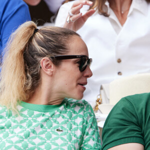 Pio Marmaï et sa compagne Charlotte Ranson (enceinte) - Tribunes des Internationaux de France de tennis de Roland Garros 2023 à Paris le 11 juin 2023. © Jacovides-Moreau/Bestimage