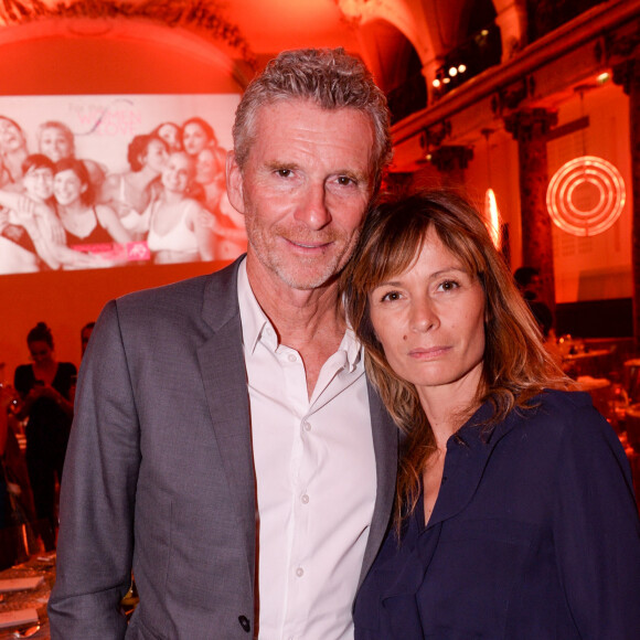 Cet endroit est botamment composé de canapés douillets en lin et d'oeuvres d'art abstraites.
Exclusif - Denis Brogniart et sa femme Hortense Brogniart - Dîner de la Fondation ARC au Pavillon Cambon-Capucines à Paris, le 7 octobre 2019. © Rachid Bellak / Bestimage