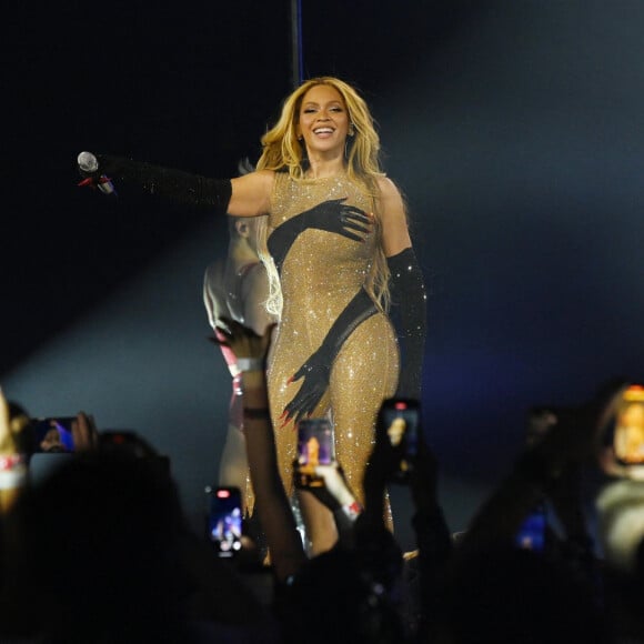 Au Stade de France, la chanteuse a fait monter sur scène sa fille Blue Ivy.Beyonce Knowles en concert à la "Friends Arena" à Stockholm en Suède, le 10 mai 2023. C'est le premier concert de sa tournée mondiale "Renaissance World Tour".