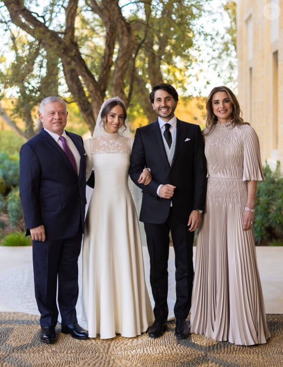 La roi Abdallah de jordanie et sa fille la princesse Iman de Jordanie, Jameel Alexander Thermiotis, la reine Rania de Jordanie - Mariage de la princesse Iman de Jordanie avec Jameel Alexander Thermiotis au palais Beit al-Urdon à Amman en Jordanie le 12 mars 2023. 