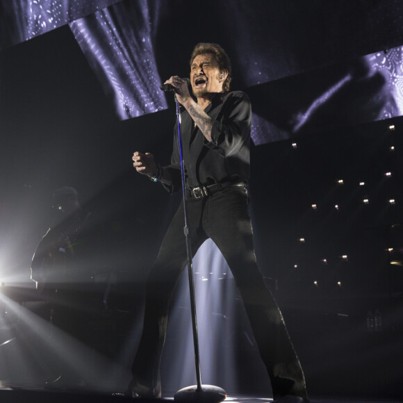 Exclusif - Johnny Hallyday en concert au POPB AccorHotels Arena à Paris. Le 27 novembre 2015 © Dimitri Coste / Bestimage 