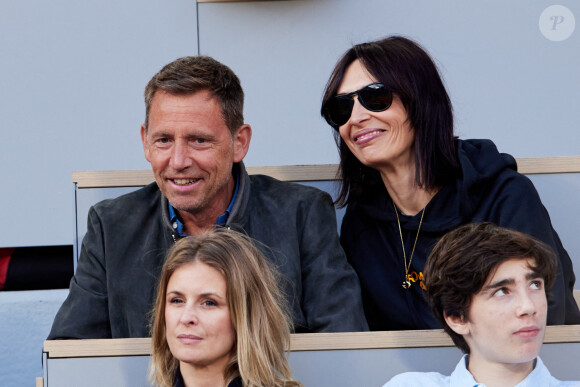 Daniel Riolo et sa compagne Géraldine Maillet lors de la nocturne des Internationaux de France de tennis de Roland Garros 2023 à Paris, France, le 2 juin 2023. © Moreau-Jacovides/Bestimage