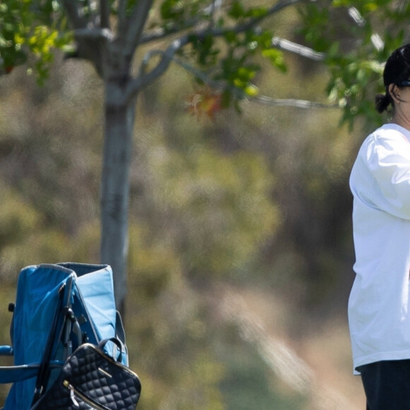 Exclusif - Kourtney Kardashian assiste à un service commémoratif pour le meilleur ami de Travis Barker, Chris Baker, décédé dans l'accident d'avion privé qui a failli coûter la vie à Travis, au cimetière de Forest Lawn à Calabasas, Los Angeles, Californie, Etats-Unis, le 5 juin 2023.