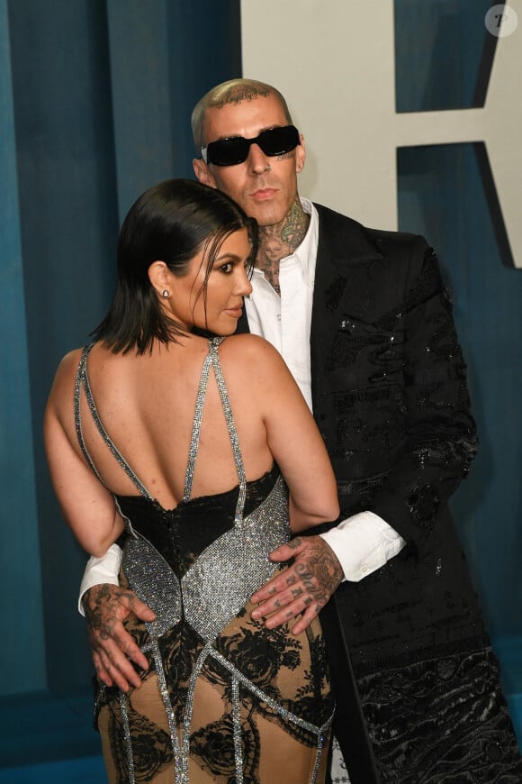 L'incroyable famille s'apprête à s'agrandir.
Kourtney Kardashian and Travis Barker au photocall de la soirée "Vanity Fair" lors de la 94ème édition de la cérémonie des Oscars à Los Angeles.