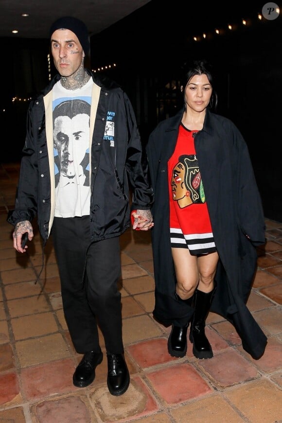 Exclusif - Kourtney Kardashian et son mari Travis Barker dînent en terrasse au restaurant "Taverna Tony" à Malibu, le 2 juin 2023.