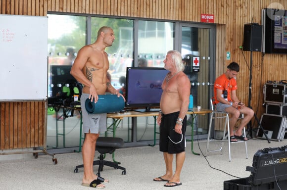 Florent Manaudou et l'entraîneur Philippe Lucas - Championnats de France Élites en grand bassin de natation à Rennes, le 16 juin 2023. 