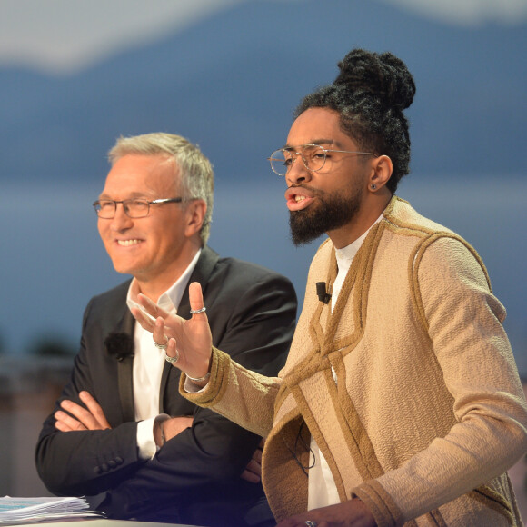 Dans son émission "On ne demande qu'à en rire", Laurent Ruquier a invité de nombreux humoristes afin d'assurer le spectacle.
Exclusif - Laurent Ruquier et Fary à l'enregistrement de l'émission "On n'est pas couché" à la Villa Domergue © Giancarlo Gorassini / Veeren / Bestimage