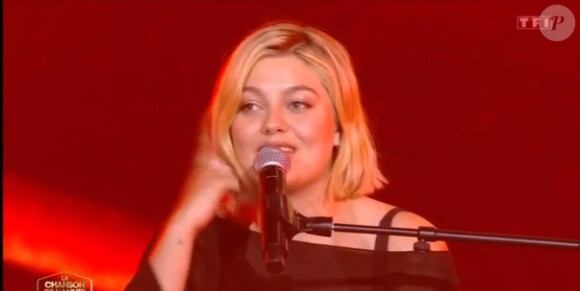 Louane victime d'un problème technique dans l'émission "La chanson de l'année" sur TF1. Le 17 juin 2023.